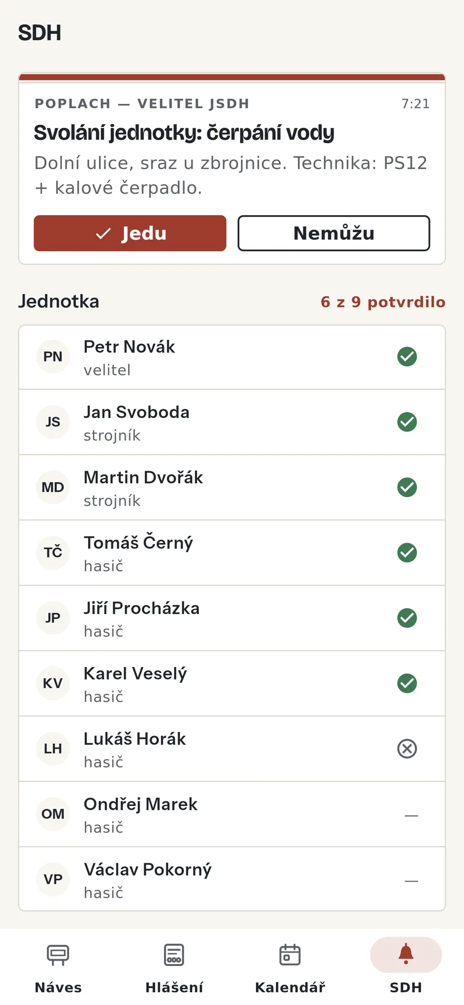 Svolání jednotky SDH: poplach čerpání vody, tlačítka Jedu a Nemůžu, seznam členů jednotky s potvrzením účasti